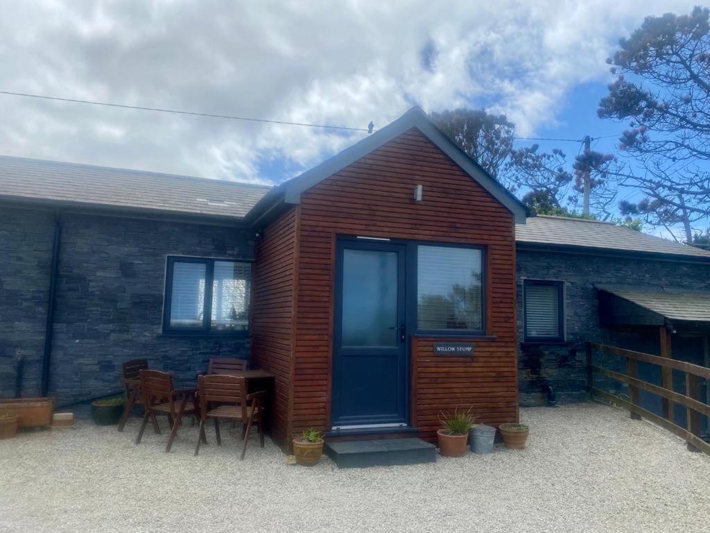 2 Bedroom Cottage Sleeps 4, With Pool Use, Сеннен Экстерьер фото